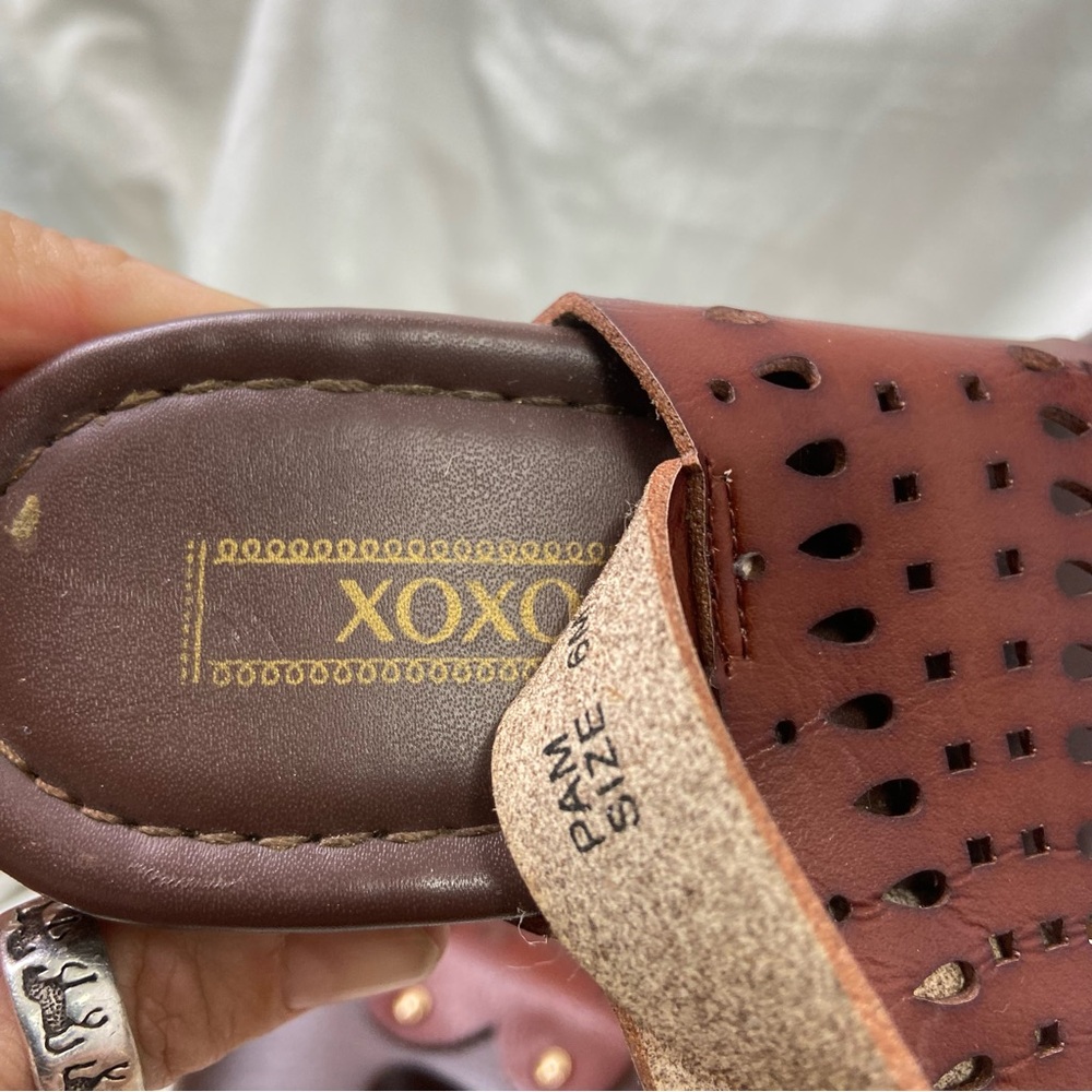 XOXO leather laser cutout chunky heeled sandals 6M - Picture 7 of 10